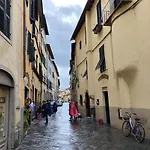 Dimora Leonardo. Centro Storico. Lucca