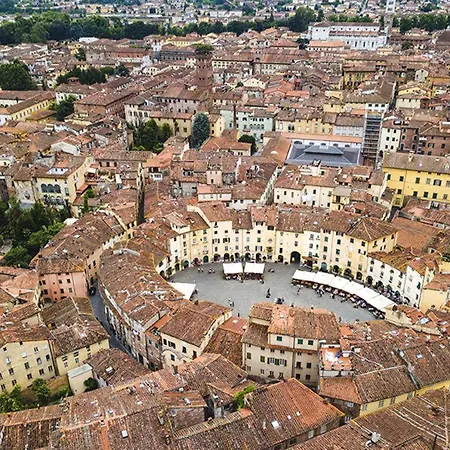 Dimora Leonardo. Centro Storico. アパート ルッカ